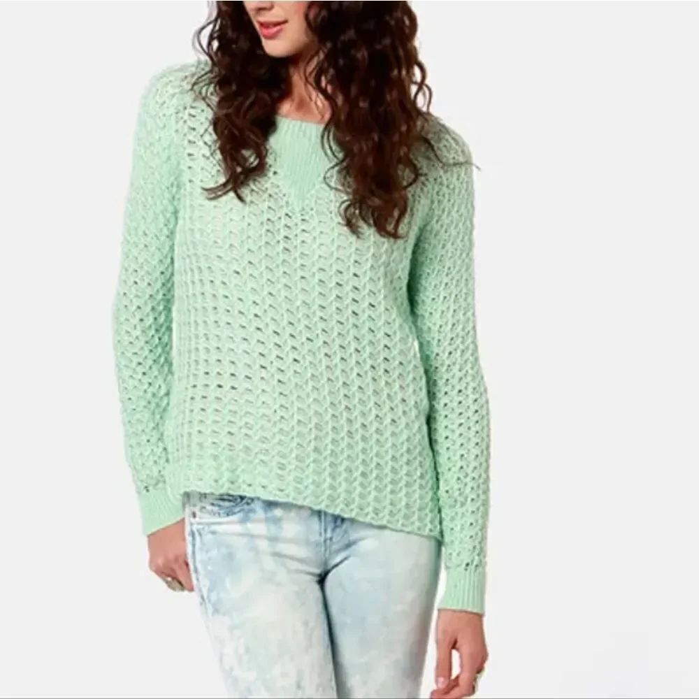 BRAND NEW WOMEN"S SWEATER